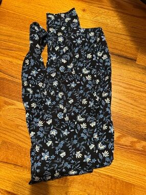 Old Navy Black Floral Leggings with Blue and White Flowers